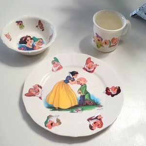 Disney Snow White and Dwarfs Dinnerware Set - Yellow and White